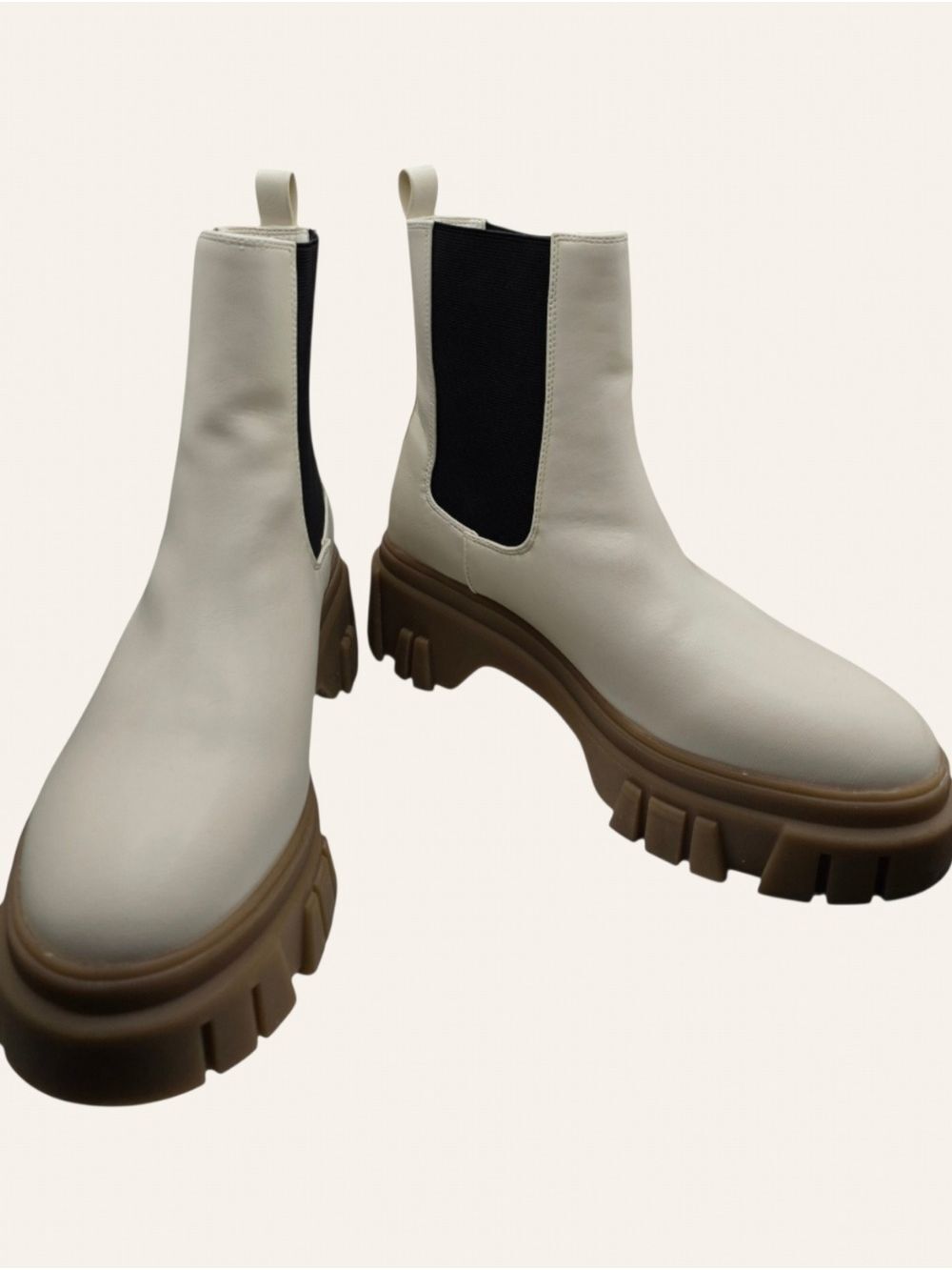Chunky Cream Chelsea Boots Lug Sole Platform Ankle Boot 9.5 NWT - Picture 3 of 9